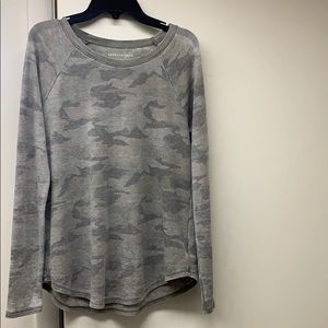 Women’s American Eagle XS Camo Henley